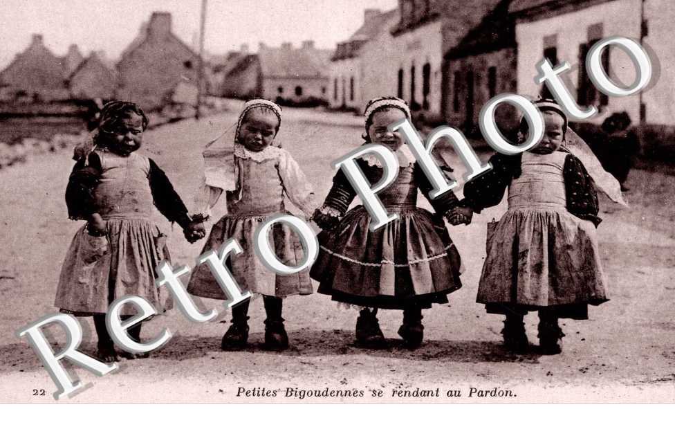 petites bigoudennes se rendant au pardon
