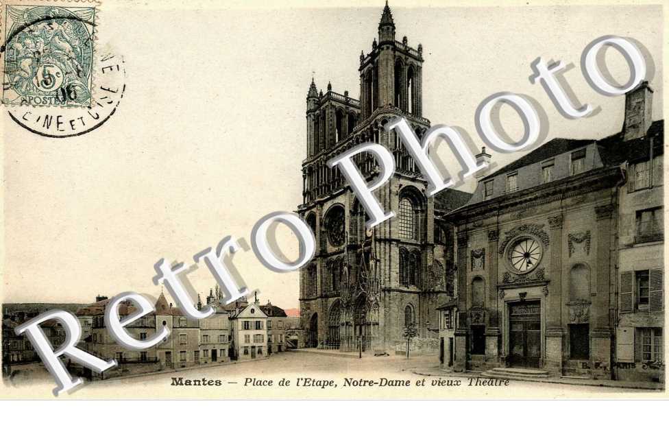 Place de l&#039;Etape - Notre-Dame et vieux theatre