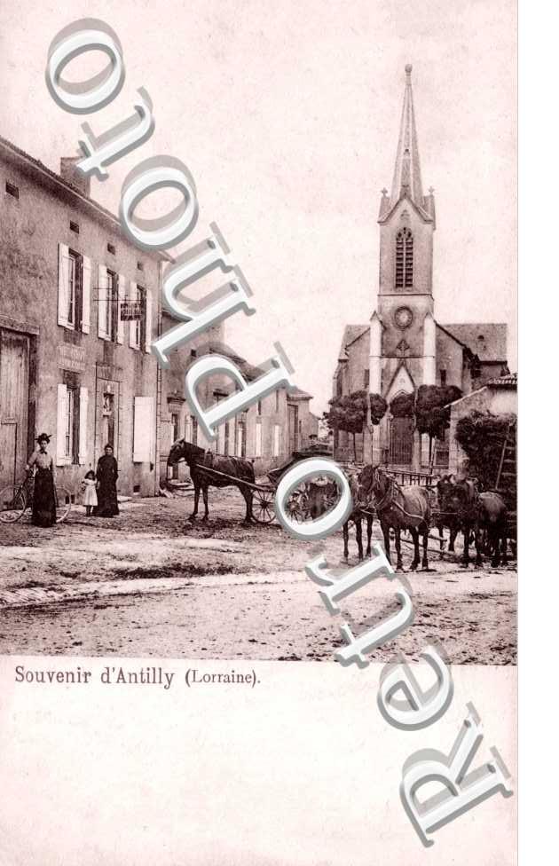 l&#039;Interieur du Village et l&#039;Eglise