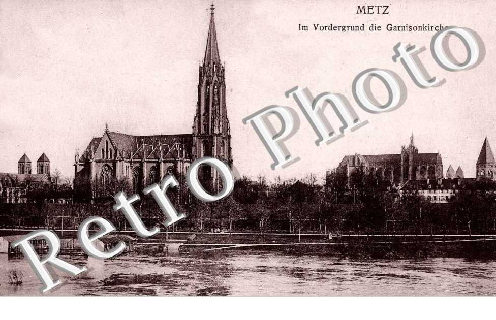 IM VORdergrund die Garnisonkirche