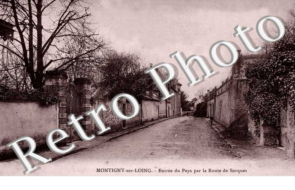 Entree du pays par la route de Sorques