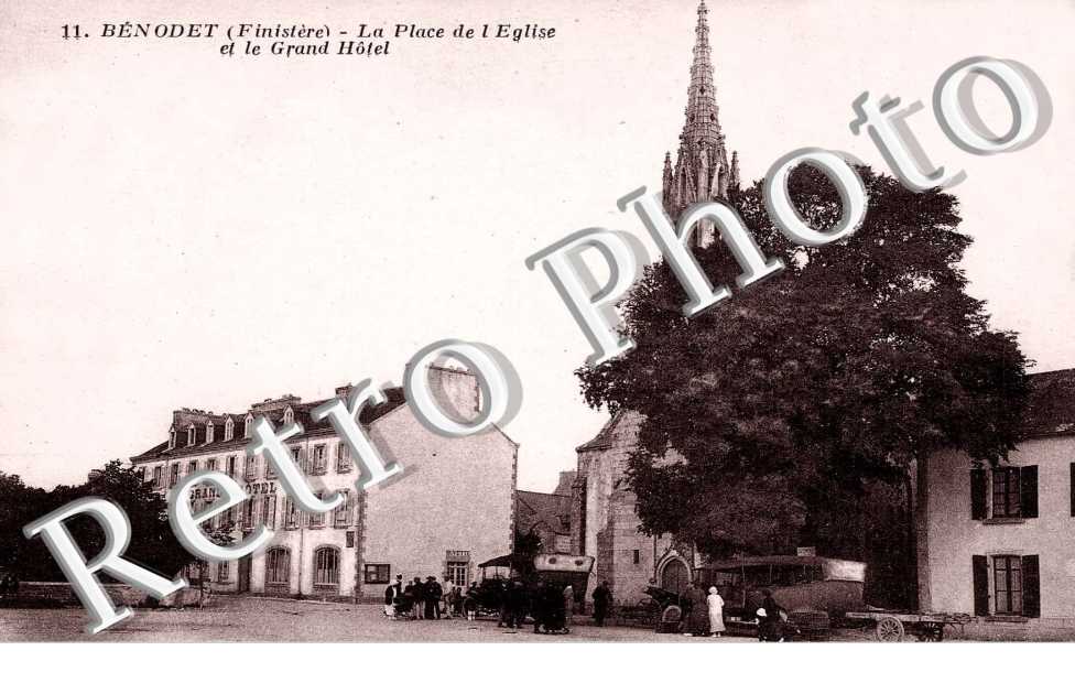 La Place de l&#039;Eglise et le Grand Hôtel