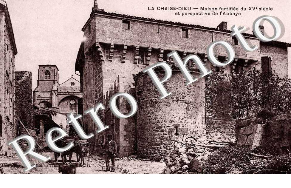 maison fortifife du XVe siecle et perspective de l&#039;abbaye