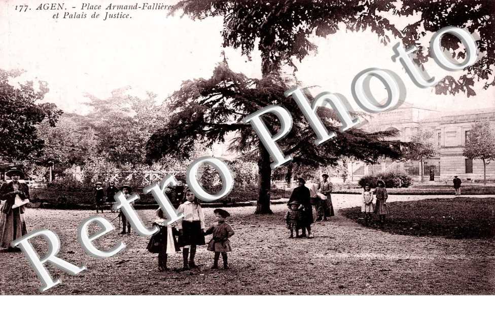 Place Armand Fallieres et Palais de Justice