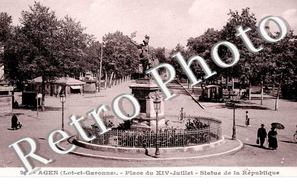Place du XIV juillet - STATUTE DE LA REPUBLIQUE