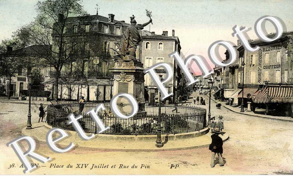 PLACE DU 14 JUILLET et rue du Pin