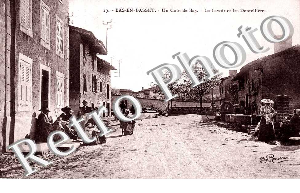 un coin de bas, le lavoir et les dentellieres