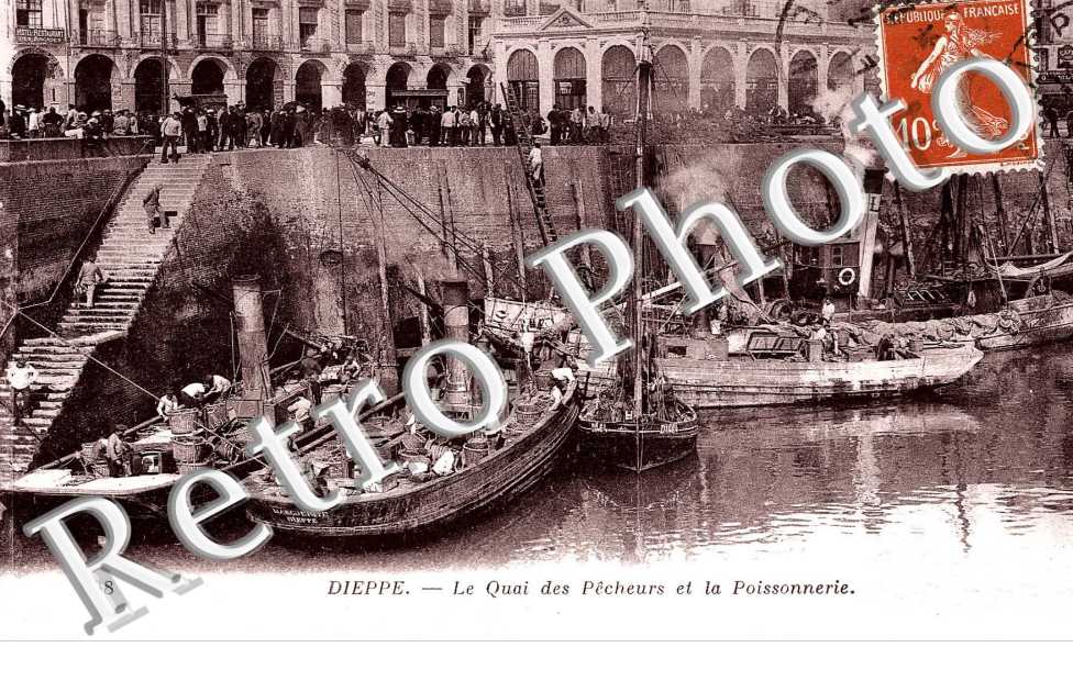 Le quai des pecheurs et la poissonnerie - bateau