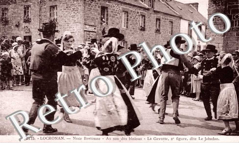 noce bretonne, au son des binious, la gavotte