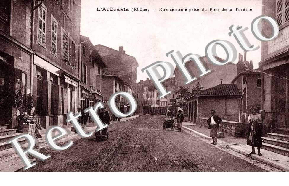La rue centrale prise du pont de la Turdine
