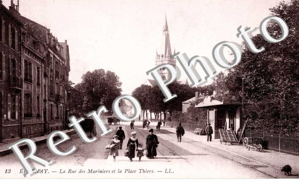 LA RUE DES MARINIERS ET LA PLACE THIERS