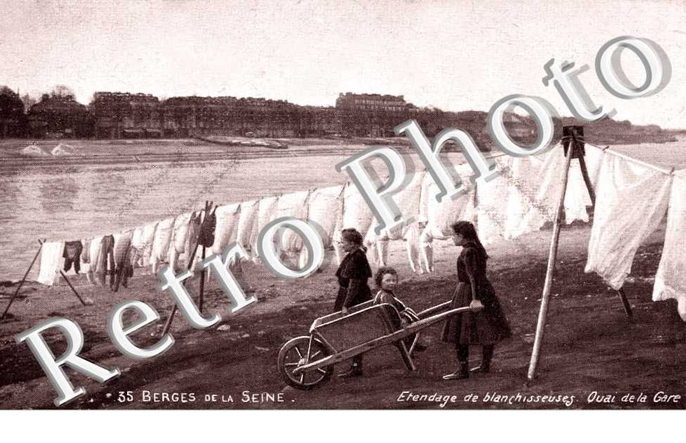 Quai de la gare Berges de la Seine Etendage de blanchisseuses  Quai de la gare