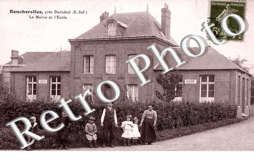Roucherolles. La mairie et l'école (1911)