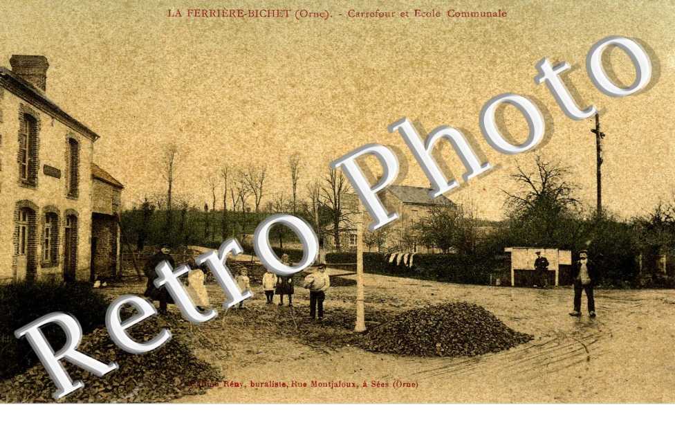 Carrefour et ecole Communale
