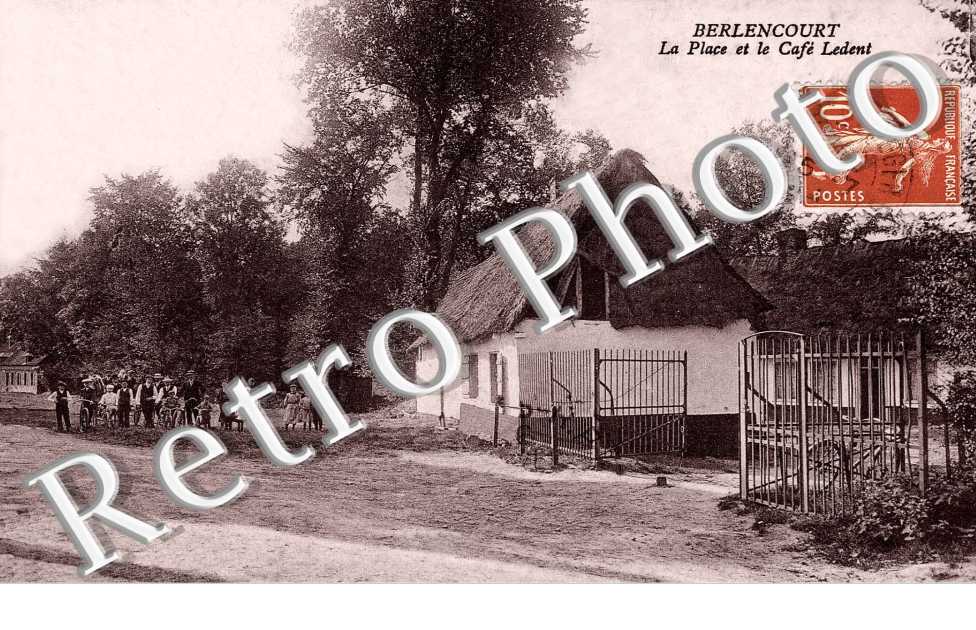 La place et le cafLedent