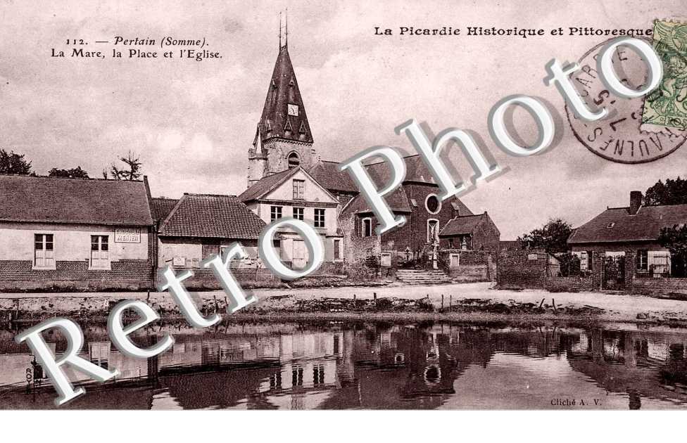 la mare, la place, l&#039;eglise