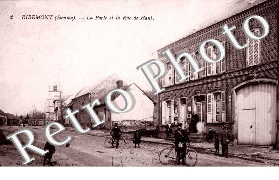 la porte et la rue de Haut