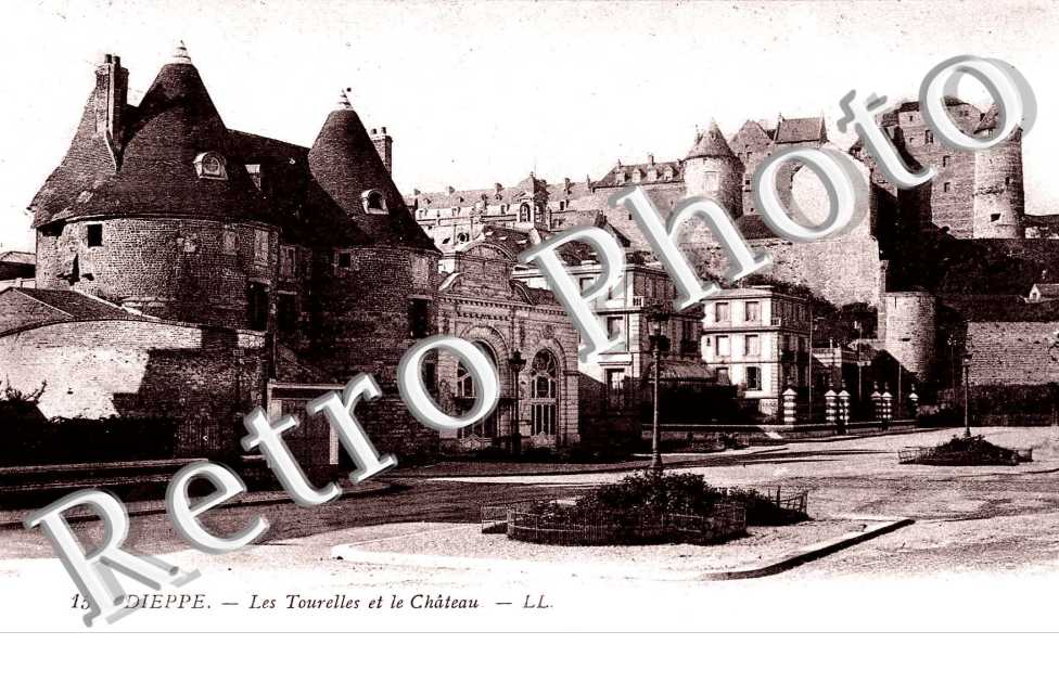 LES TOURELLES ET LE CHATEAU