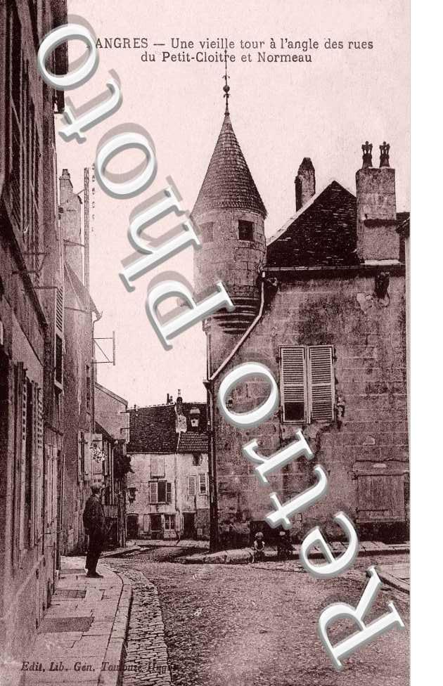 UNE VIEILLE TOUR