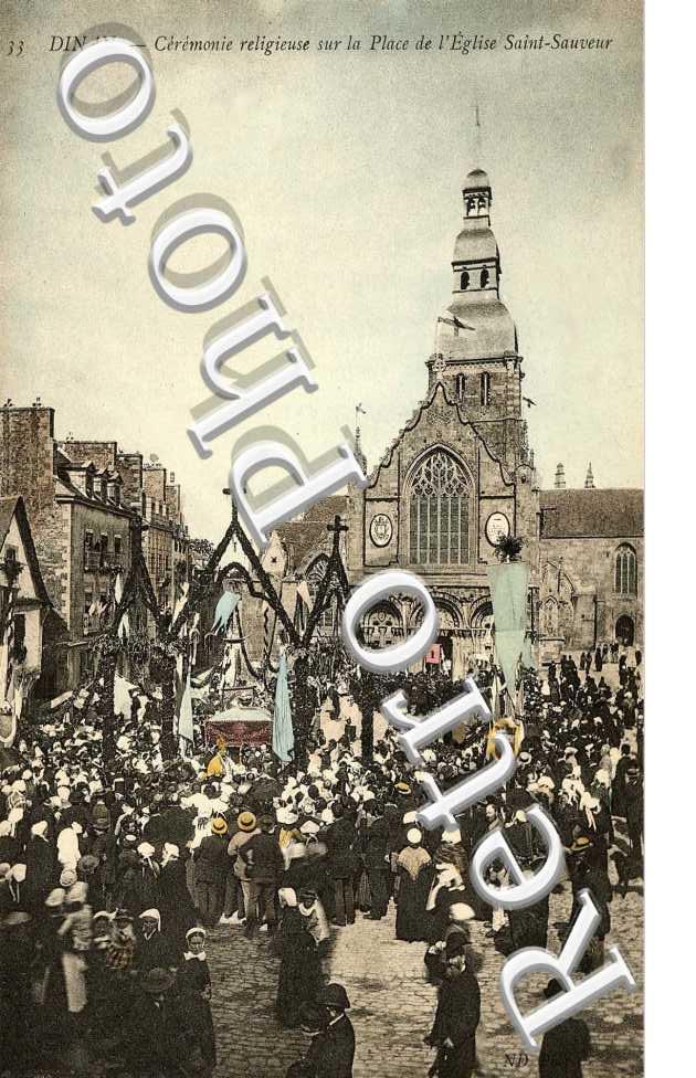 Place de l'Eglise Saint sauveur CEREMONIE RELIGIEUSE