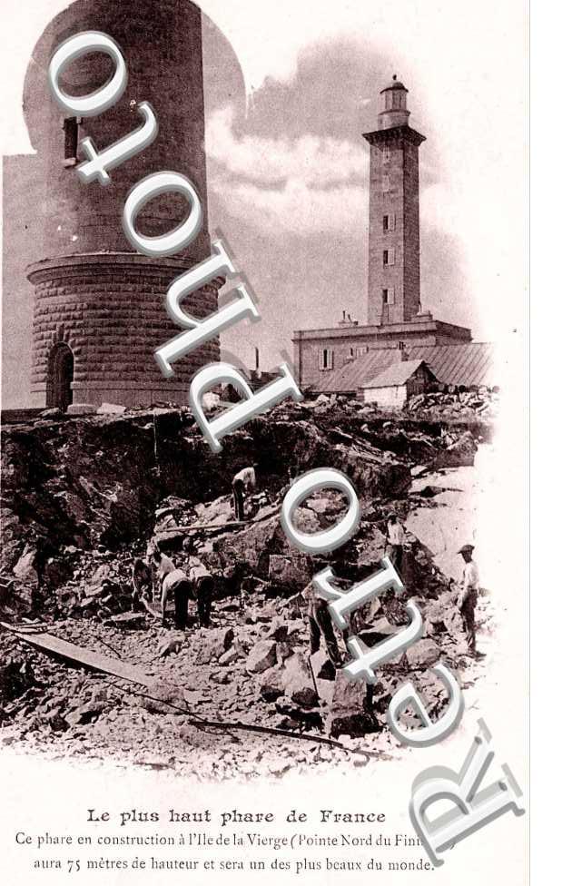 Le Phare en construction