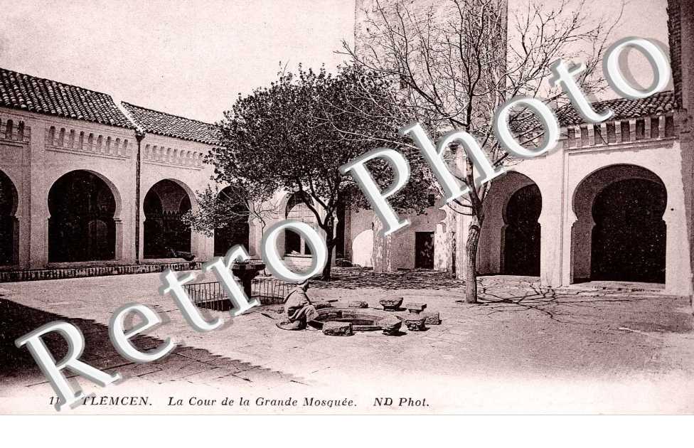la cour de la grande mosquee