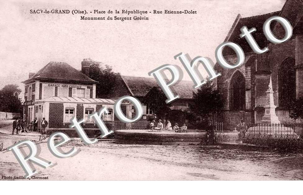 Place de la Republique - Rue Etienne Dolet - Monument du Sergent Grevin