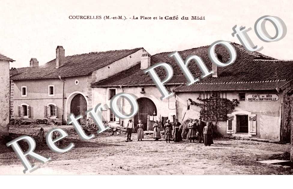 La place et le cafe du midi