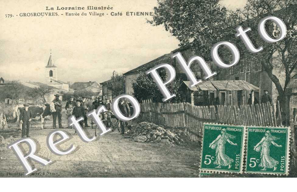 Entree du village Cafe Etienne