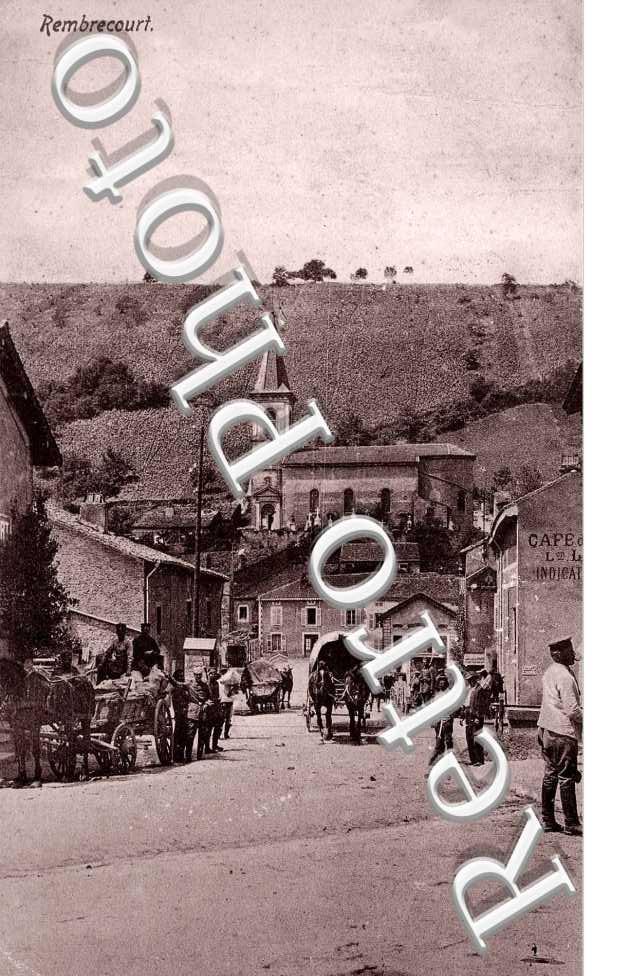 ( une rue du village )