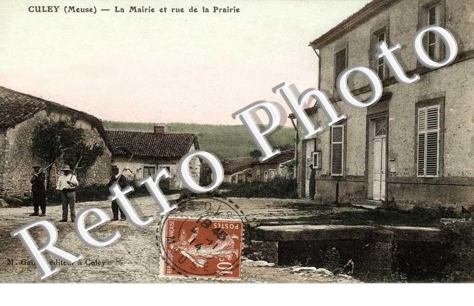 La mairie et rue de la Prairie