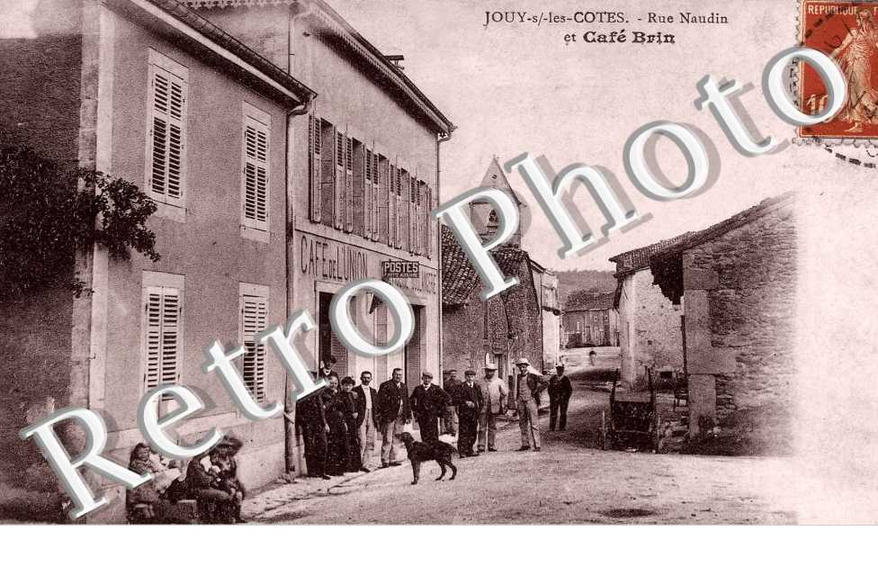 Rue Naudin et cafe Brin