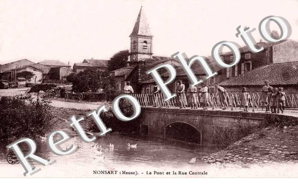 Le pont et la rue centrale