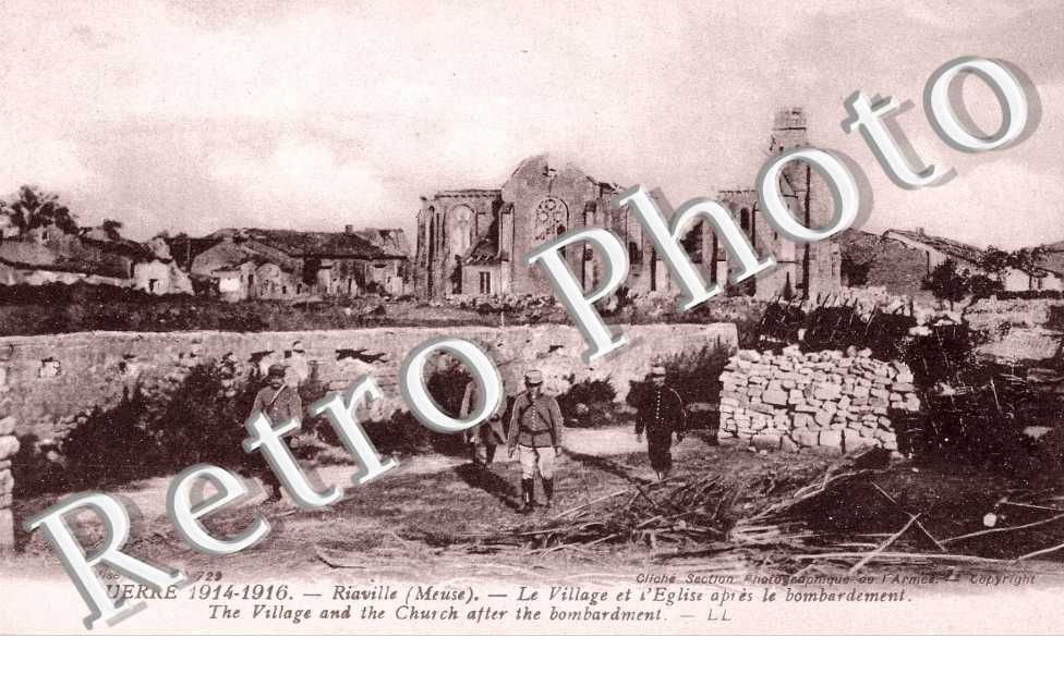 Guerre 1914-16 - village et l'eglise apres le bombardement