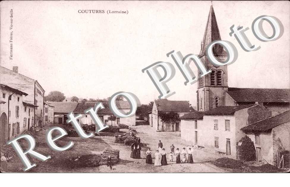 la Place en face de l&#039;eglise