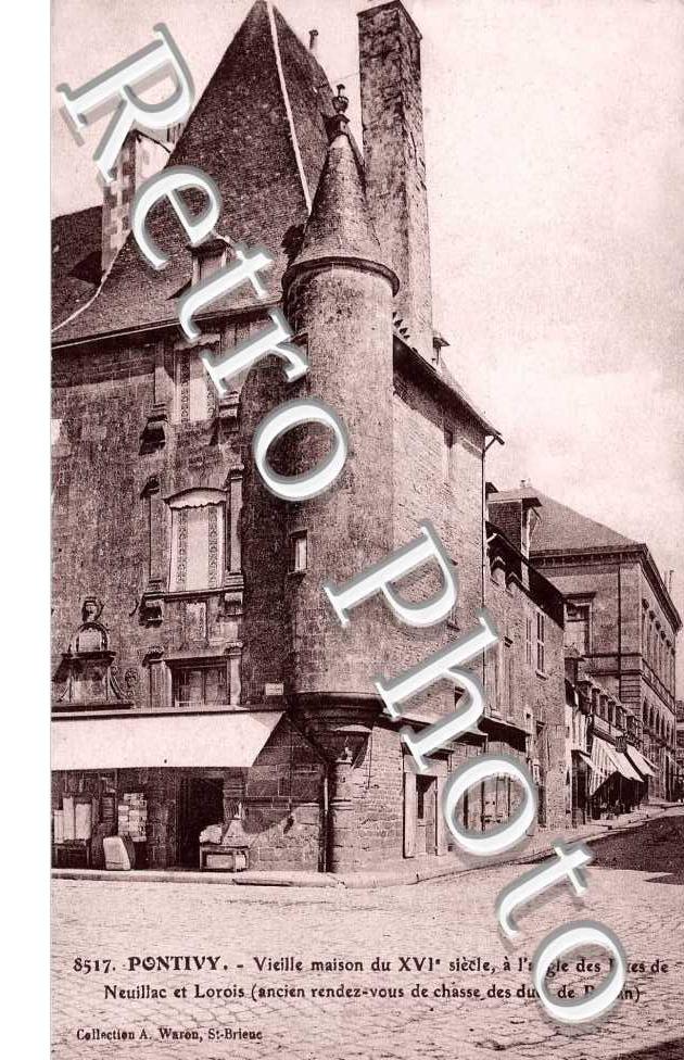 Vieille maison a l&#039;angle des rues de Neuillac et Lorois