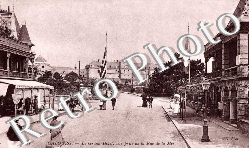 le Grand Hotel, vue prise de la route de la Mer