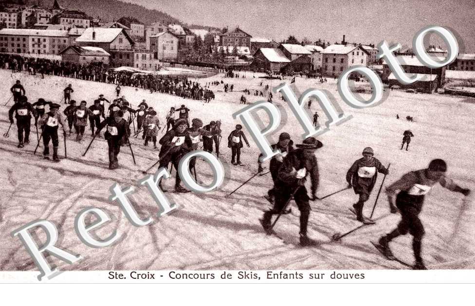 Concours de skis, enfants sur douves