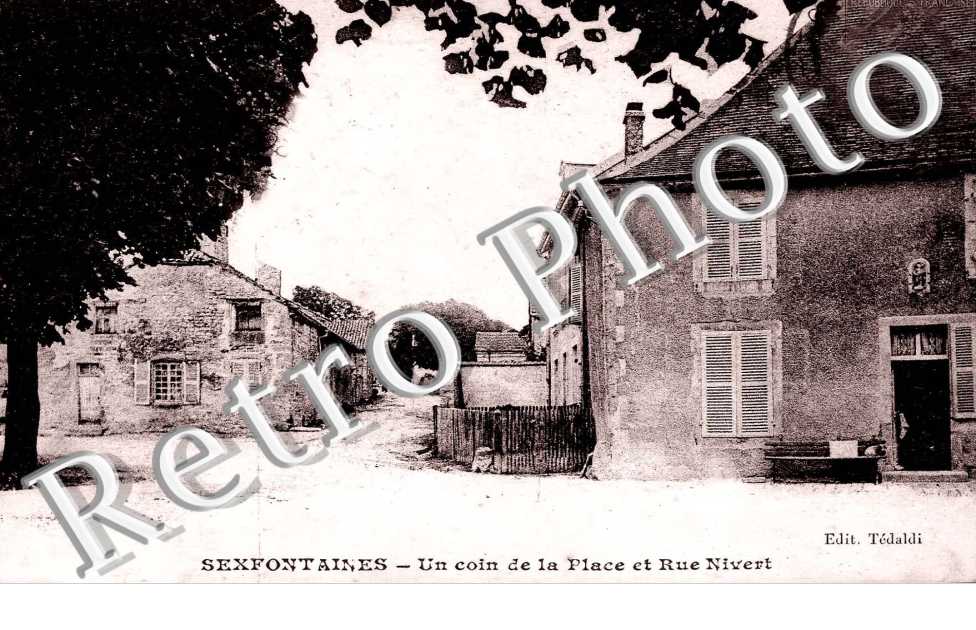 Un coin de la place et rue Nivert