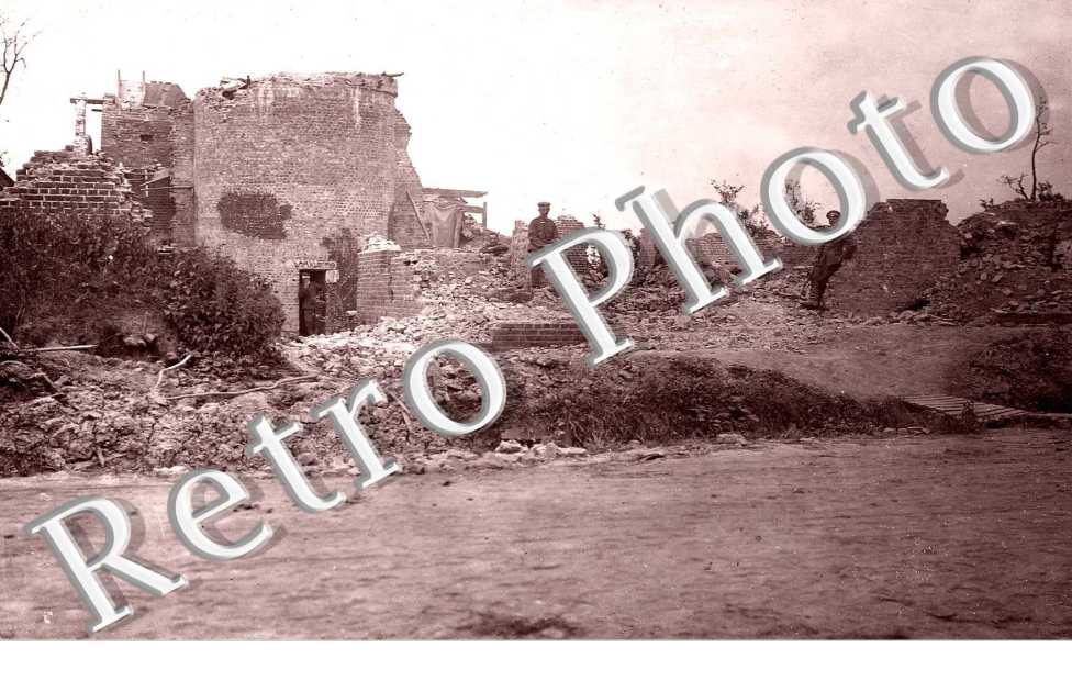 ruines et militaires allemands