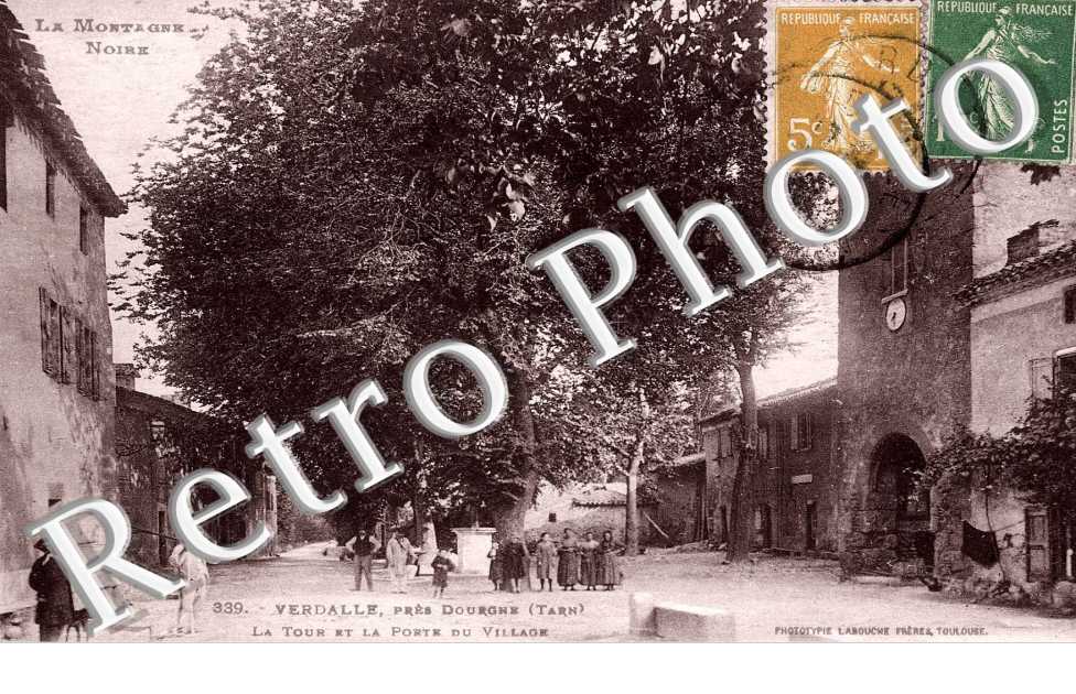 La tour et la porte du village