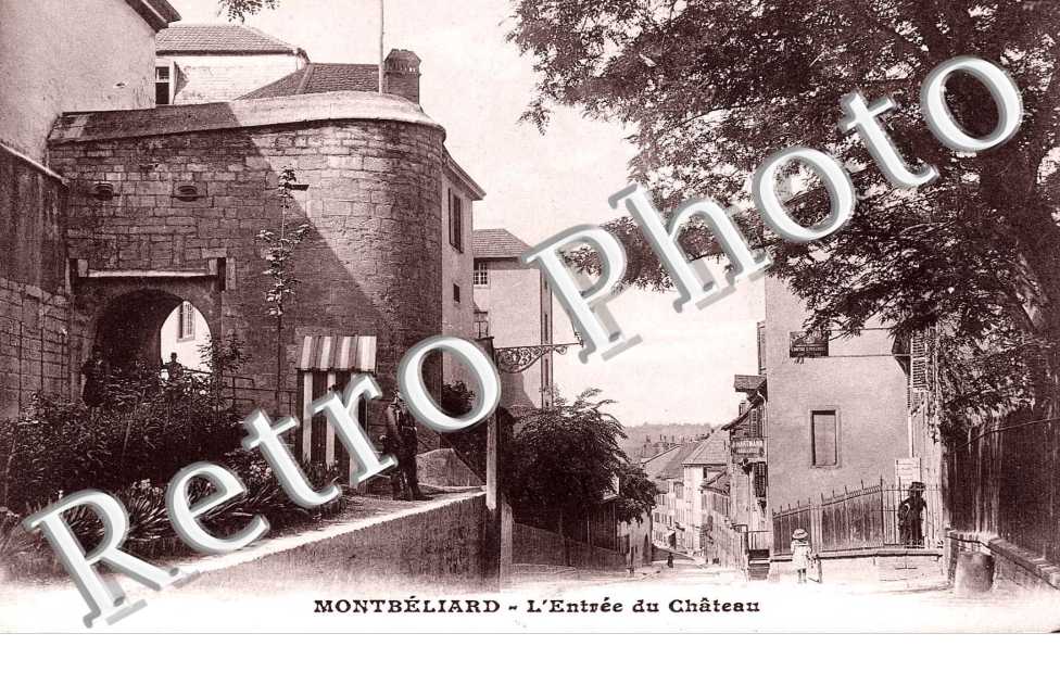 L'ENTREE DU CHATEAU