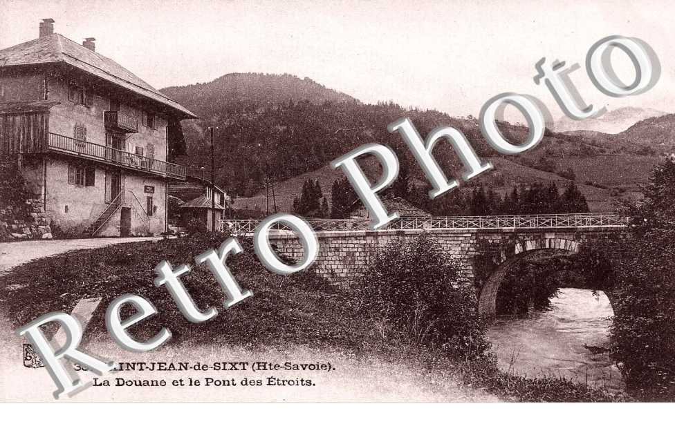 la douane et le pont des Etroits