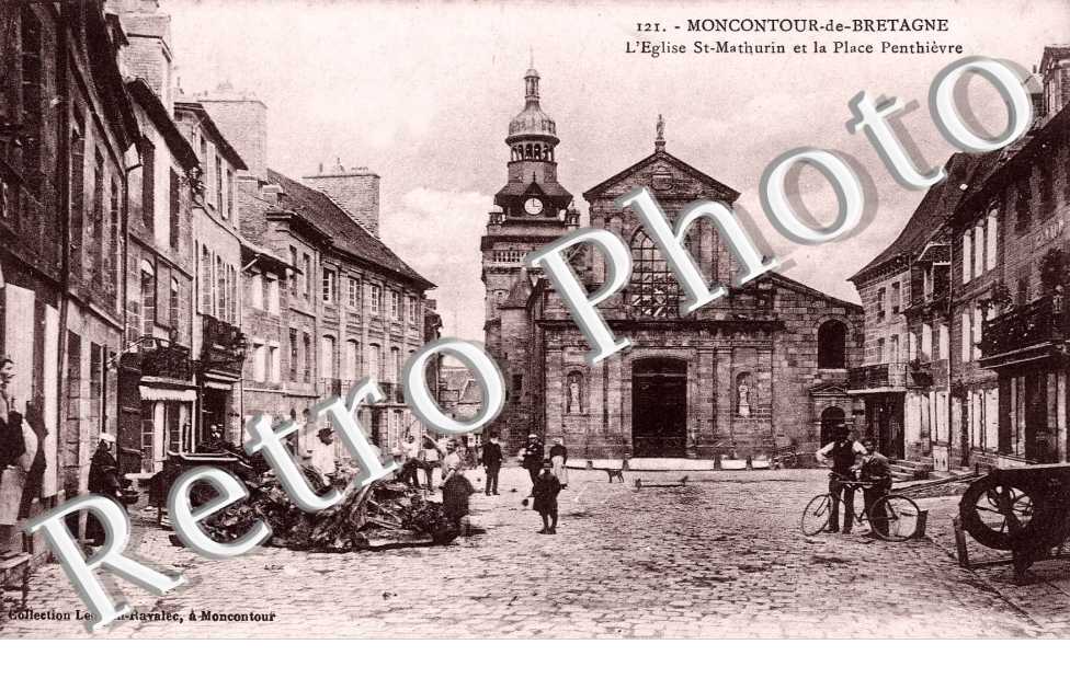 l&#039;Eglise St Mathurin et la place Penthievre