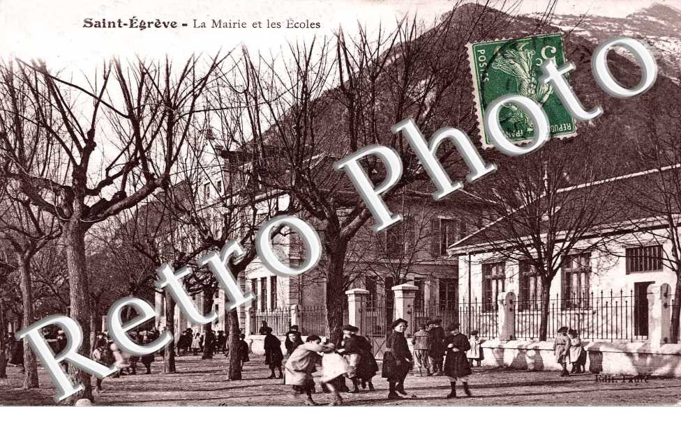 La mairie et les ecoles