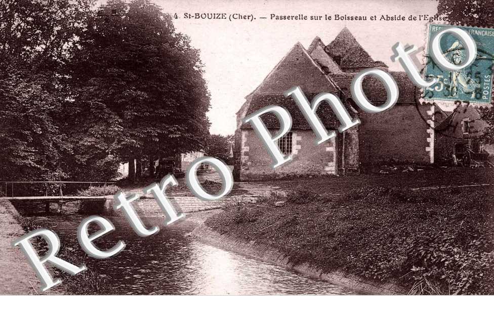 Passerelle sur le Boisseau et abside de l&#039;eglise