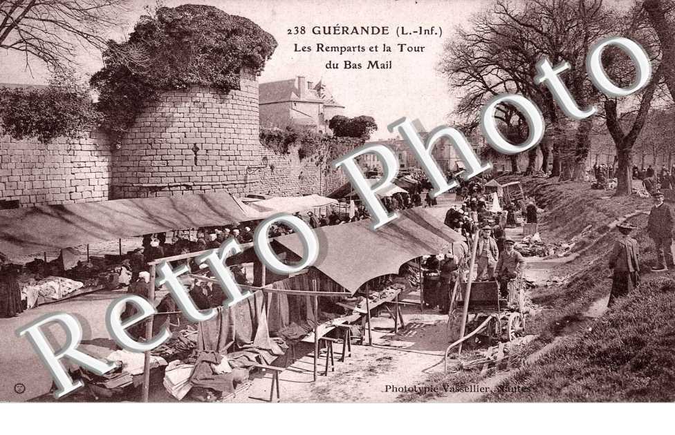 les remparts et la tour du bas mail