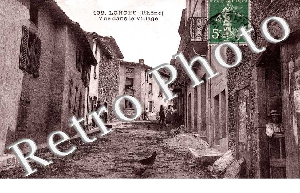 VUE DANS LE VILLAGE