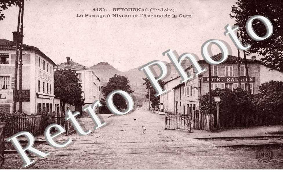 le passage a niveau et l'avenue de la gare