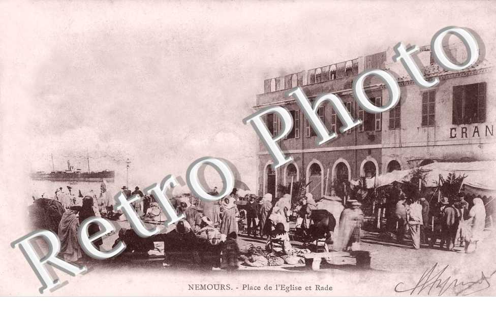 Place de l&#039;eglise et rade